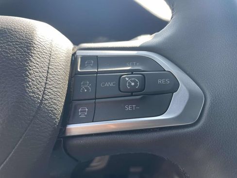 Used 2025 Jeep Compass Limited AWD/4WD image 19