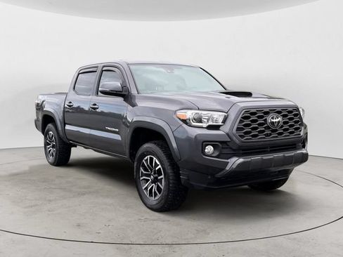 Used 2022 Toyota Tacoma TRD Sport w/ Technology Package AWD/4WD image 3