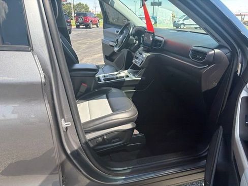 Used 2023 Ford Explorer XLT w/ Equipment Group 202A AWD/4WD image 38