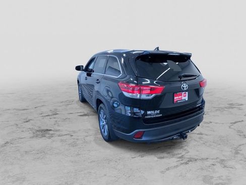 Used 2019 Toyota Highlander XLE AWD/4WD image 9