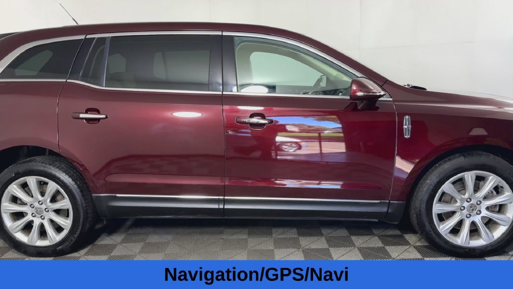 Used 2017 Lincoln MKT FWD image 3