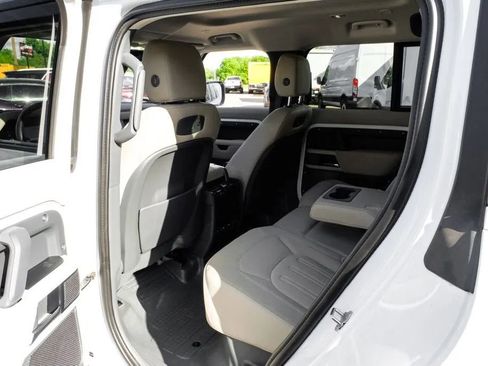 Used 2020 Land Rover Defender 110 SE AWD/4WD image 44