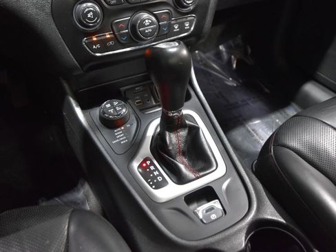 Used 2015 Jeep Cherokee Trailhawk w/ Comfort/Convenience Group AWD/4WD image 43