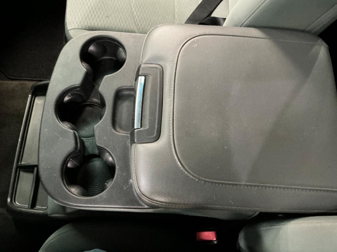 Used 2017 RAM 1500 Classic SLT AWD/4WD image 16