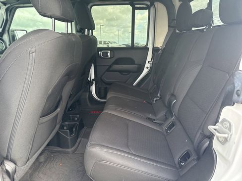 Certified 2022 Jeep Gladiator Overland w/ Safety Group image 16