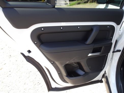 New 2025 Land Rover Defender 110 S image 12