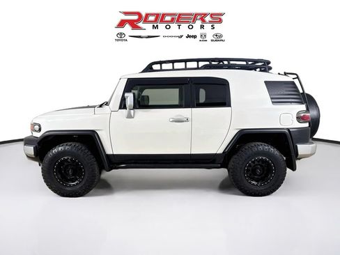Used 2014 Toyota FJ Cruiser 4WD w/ Convenience Package image 9