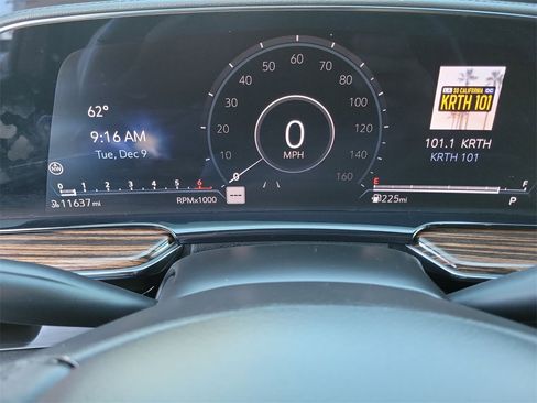 Certified 2024 Cadillac Escalade ESV Luxury image 12