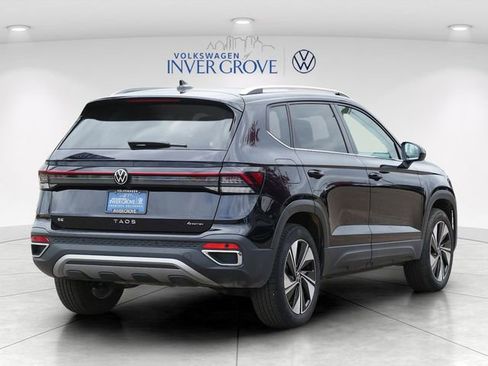 Used 2025 Volkswagen Taos SE AWD/4WD image 7