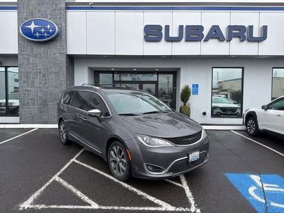 Used 2018 Chrysler Pacifica Limited w/ Tire & Wheel Group