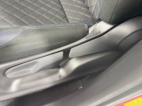 Used 2020 Toyota C-HR XLE FWD image 27
