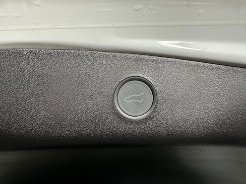 Used 2022 Tesla Model 3 Long Range AWD/4WD image 9