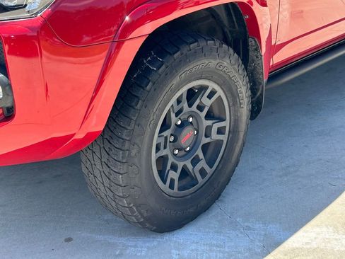 Used 2022 Toyota 4Runner TRD Off-Road Premium AWD/4WD image 9