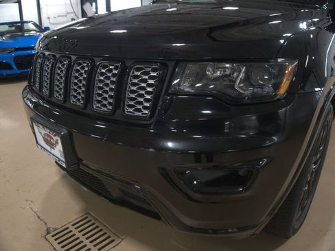 Used 2018 Jeep Grand Cherokee Altitude AWD/4WD image 10