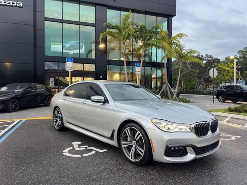 Used 2018 BMW 750i image 6