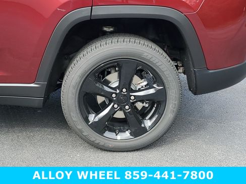 New 2025 Jeep Grand Cherokee 4WD image 9