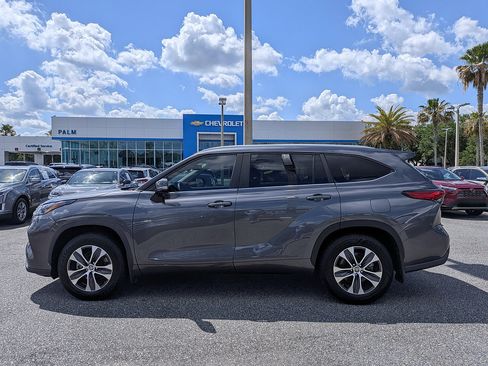 Used 2023 Toyota Highlander XLE FWD image 21