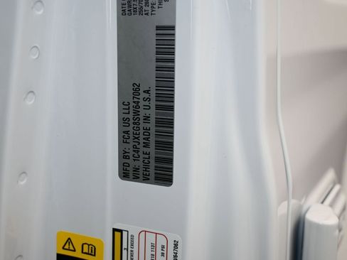 Used 2025 Jeep Wrangler Sahara AWD/4WD image 16