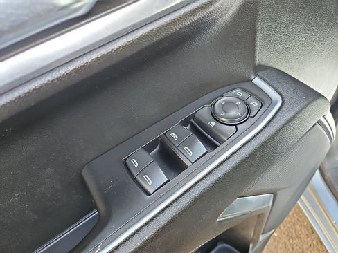 Used 2023 GMC Sierra 1500 SLE image 11