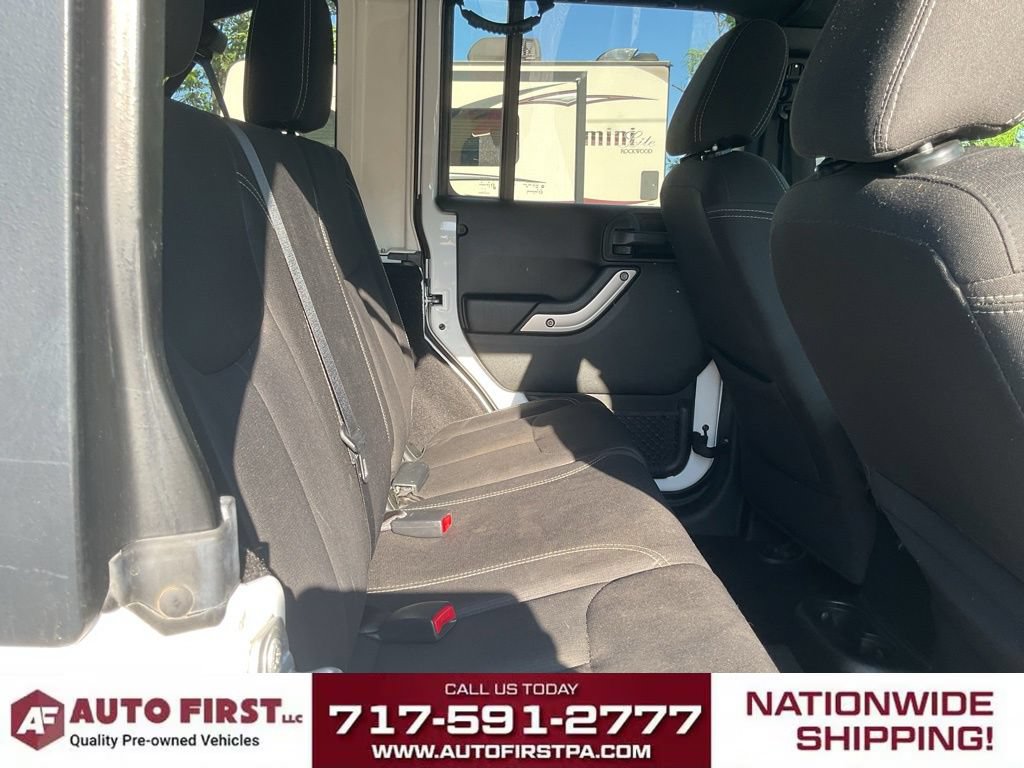 Used 2018 Jeep Wrangler Unlimited Sahara AWD/4WD image 12