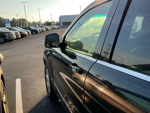 Used 2012 Jeep Grand Cherokee Laredo AWD/4WD image 8