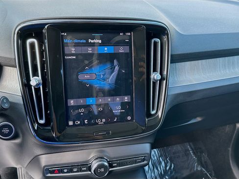 Used 2023 Volvo XC40 B5 Ultimate w/ Protection Package Premier image 12