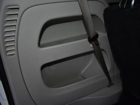 Used 2020 Chrysler Voyager L image 33