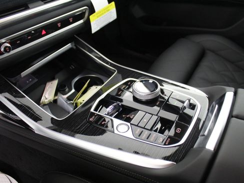 New 2026 BMW X7 xDrive40i w/ Executive Package image 30