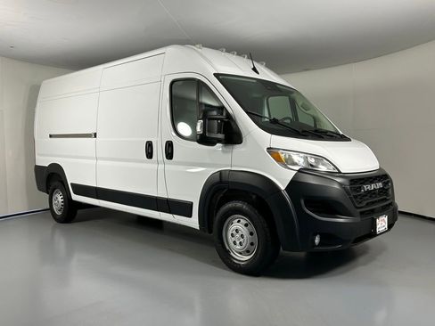 Used 2025 RAM ProMaster 2500 w/ Convenience Group FWD image 1