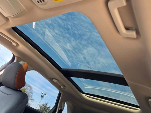 Used 2018 Ford Edge SEL w/ Equipment Group 201A image 3