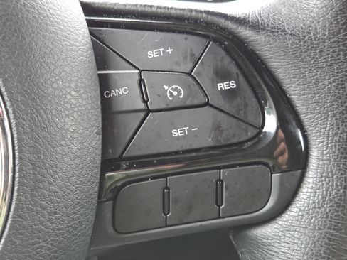 Used 2022 Jeep Renegade Altitude w/ Convenience Group AWD/4WD image 10