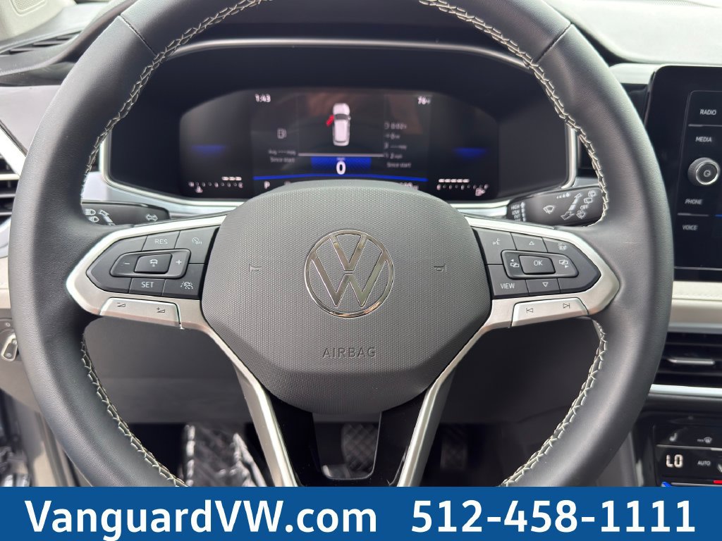 Used 2025 Volkswagen Taos SE FWD image 18