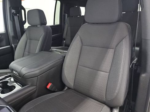 Used 2025 Chevrolet Suburban LS image 25