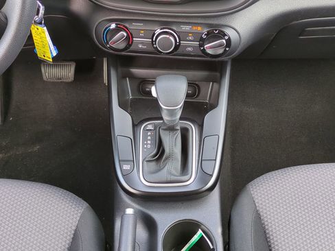 Used 2025 Kia Soul LX w/ LX Technology Package FWD image 19