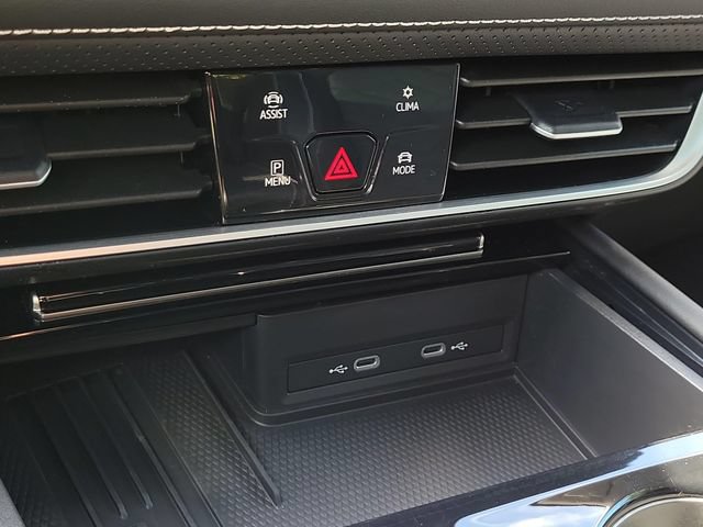 Used 2025 Volkswagen Atlas SE AWD/4WD image 17