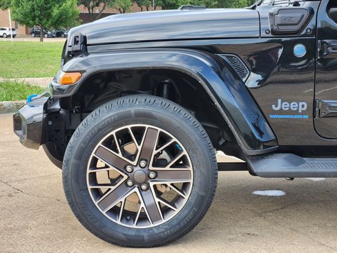 Used 2023 Jeep Wrangler Unlimited Sahara AWD/4WD image 8