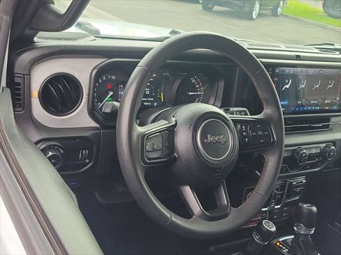 Certified 2024 Jeep Wrangler Unlimited AWD/4WD image 8