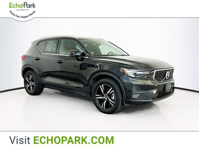 Used 2025 Volvo XC40 B5 Core