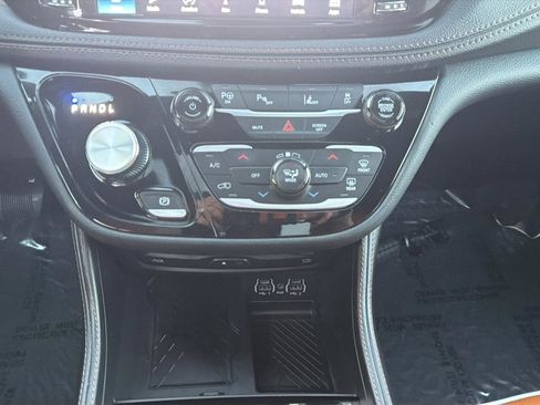 Used 2025 Chrysler Pacifica Pinnacle image 27