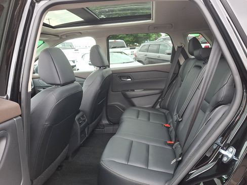 Used 2023 Nissan Rogue SL AWD/4WD image 10