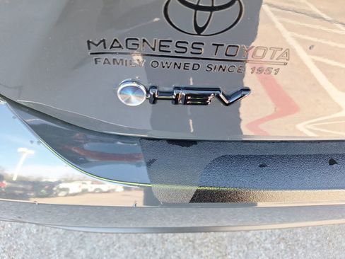 Used 2025 Toyota Camry SE w/ Convenience Package image 13