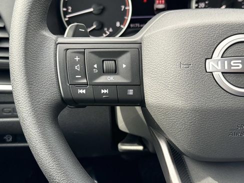 Used 2025 Nissan Rogue S AWD/4WD image 10