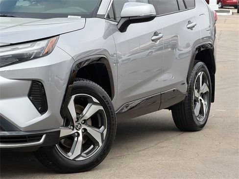 Used 2025 Toyota RAV4 SE image 3