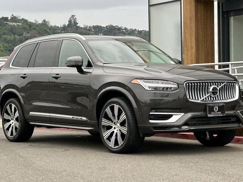 Used 2023 Volvo XC90 T8 Plus image 9
