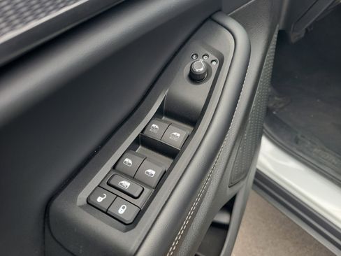 Used 2025 Jeep Grand Cherokee Laredo w/ Luxury Tech Group I RWD image 14
