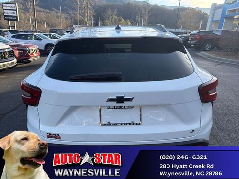 New 2025 Chevrolet Trax LT w/ LT Convenience Package FWD image 4