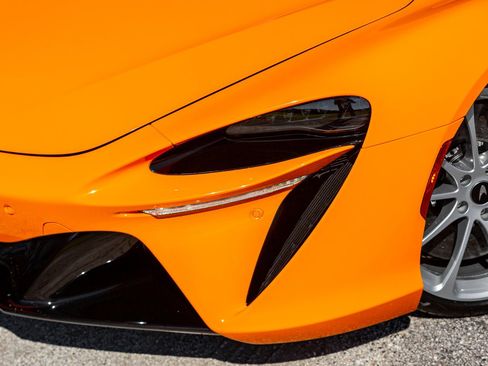 Used 2024 McLaren Artura RWD image 35