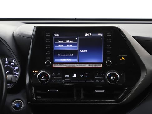 Used 2022 Toyota Highlander XLE image 16