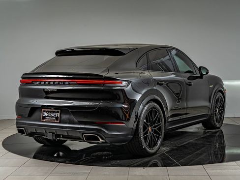 Certified 2025 Porsche Cayenne E-Hybrid Coupe AWD/4WD image 8