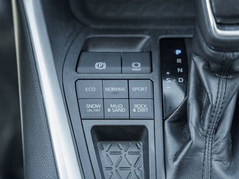 Used 2019 Toyota RAV4 XLE Premium w/ Cold Weather Package AWD/4WD image 27